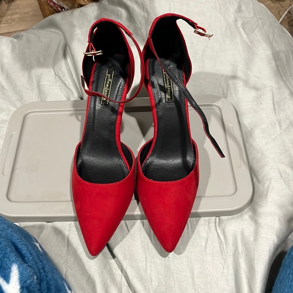 Red pointy toe heels - Picture 2 of 5